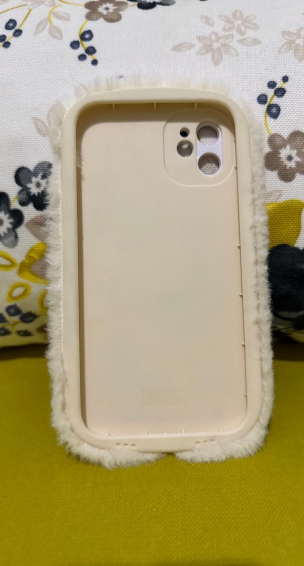 İPHONE 11 Peluş Beyaz Telefon Kılıfı Pembe Fiyonk Detaylı - Görsel 2