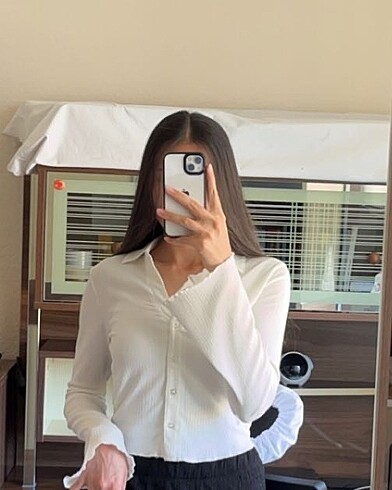Beyaz Vücuda oturan gömlek