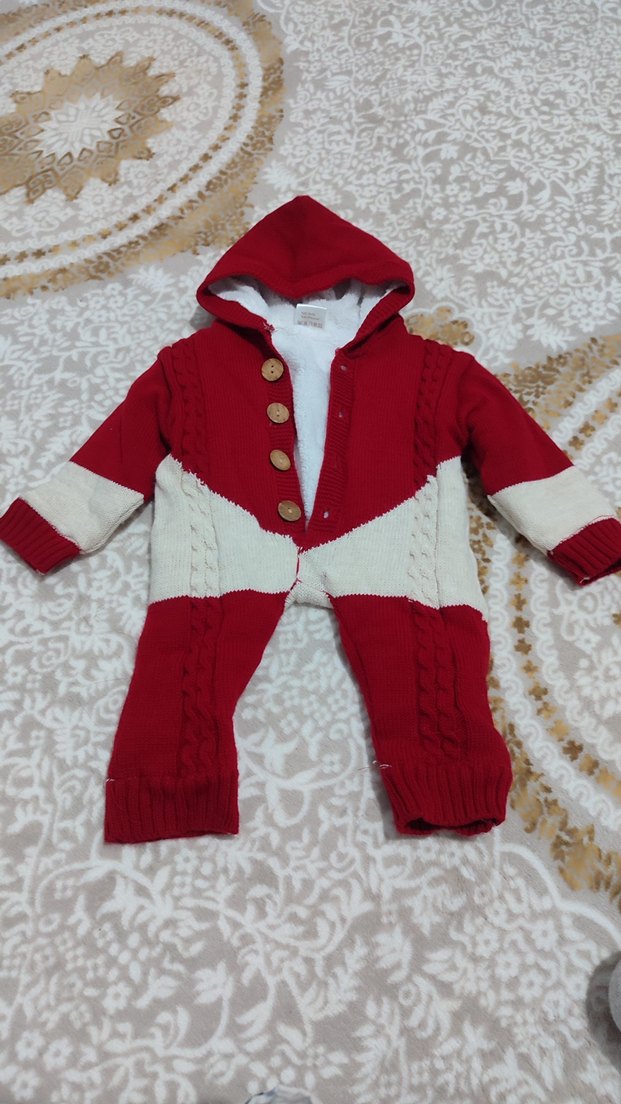 Kırmızı Kapüşonlu Örgü Bebek Tulumu - Görsel 2