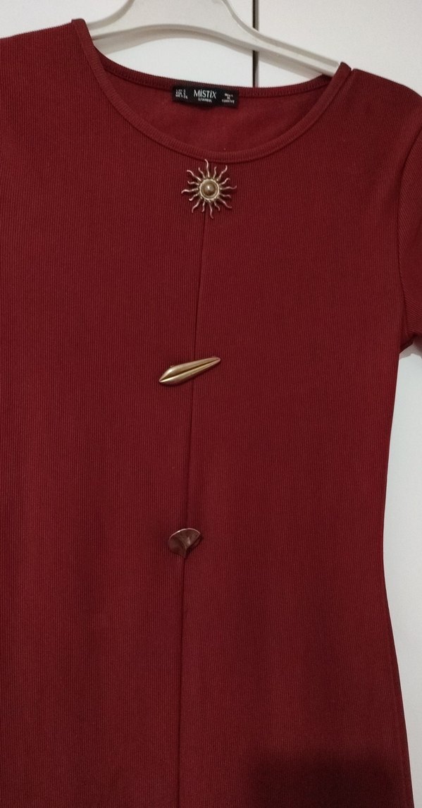 Düğmeli Uzun Bordo Kadın Elbise - Görsel 4