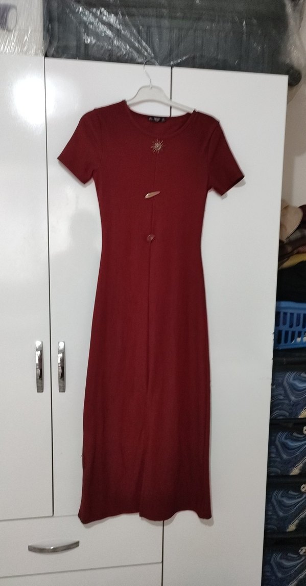 Düğmeli Uzun Bordo Kadın Elbise - Görsel 3