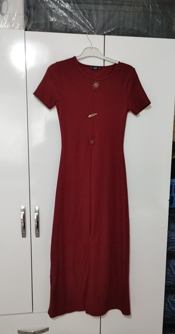 Düğmeli Uzun Bordo Kadın Elbise - Görsel 2