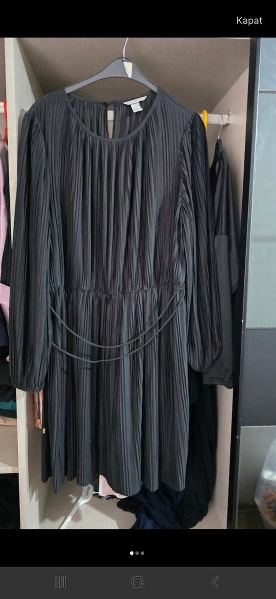 Uzun Siyah Piliseli Kadın Elbise - Görsel 2