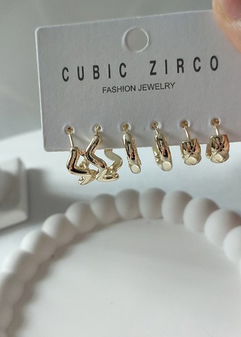 Altın Renk Mini Kadın Küpeler - Görsel 2