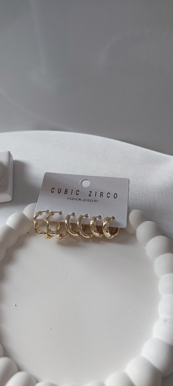 Altın Renk Mini Kadın Küpeler - Görsel 3