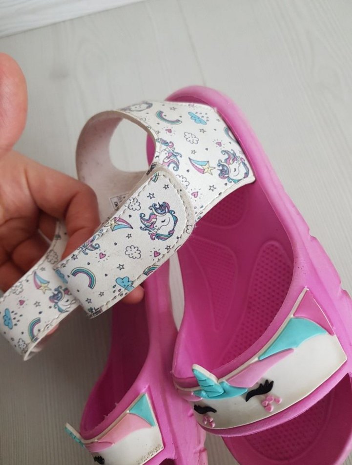 lc wikiki 28 ,Kız Çocuk Pembe Unicorn Desenli Sandalet - Görsel 4