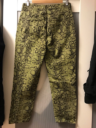 Bershka Woman Yılan Desenli Pantolon Bershka Kumaş Pantolon %20 İndirimli -  Gardrops