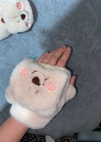 Beyaz Peluş Ayıcık Desenli Kadın Eldiven - Görsel 6