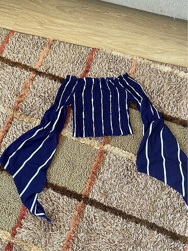 Crop bluz L beden
