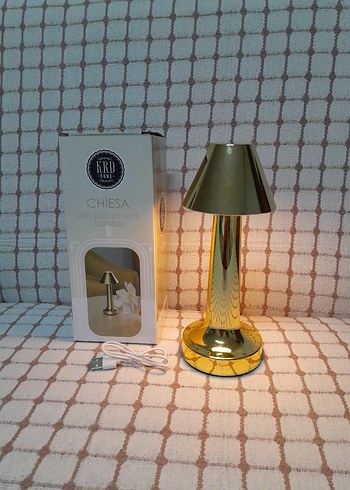 Diğer Gold Dokunmatik LED Masa Lambası