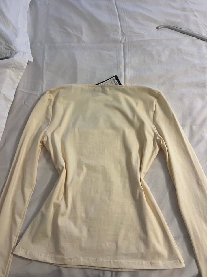 V Yaka Bej Kadın Bluz - Görsel 3