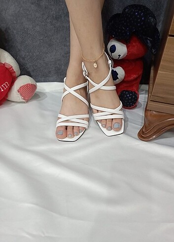 Diğer Beyaz renk topuklu sandalet 