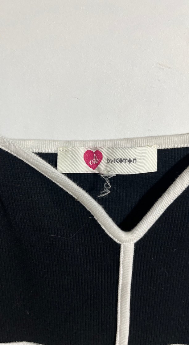 Siyah V Yaka Midi Kolsuz Elbise - Görsel 3