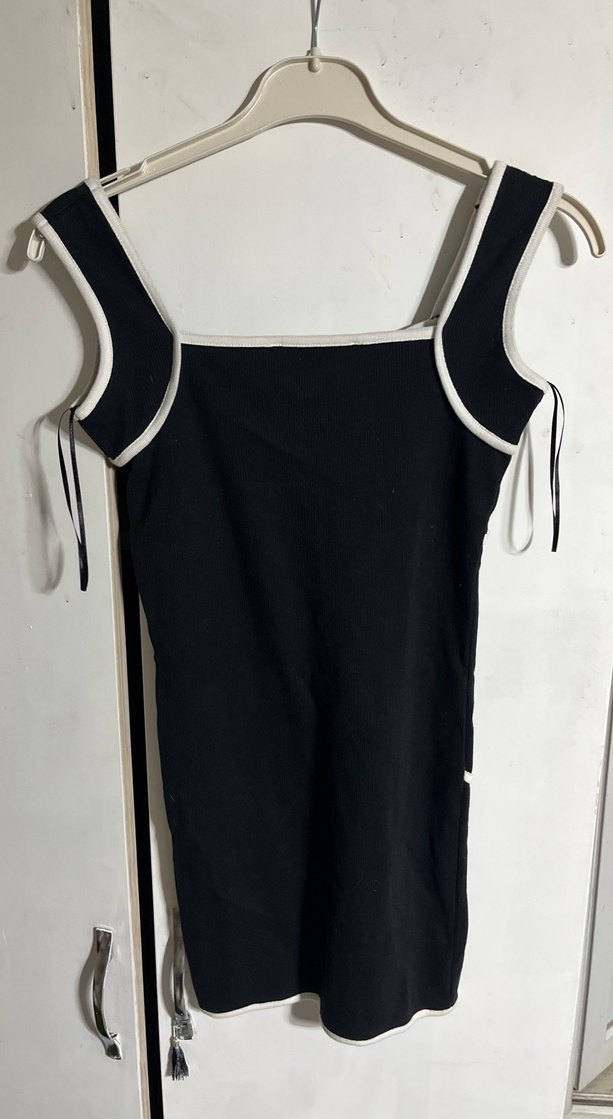 Siyah V Yaka Midi Kolsuz Elbise - Görsel 4