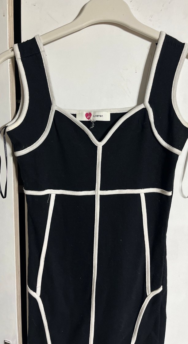 Siyah V Yaka Midi Kolsuz Elbise - Görsel 2