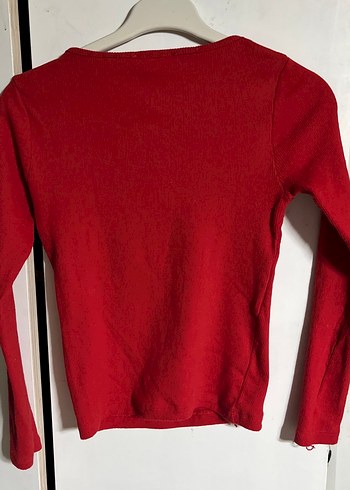 Kırmızı badi bluz esnek bir kumaşa kabdır - Görsel 3