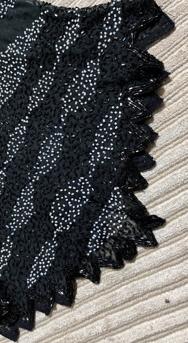 Boncuk İşlemeli Siyah V Yaka Uzun Kadın Atlet - Görsel 3