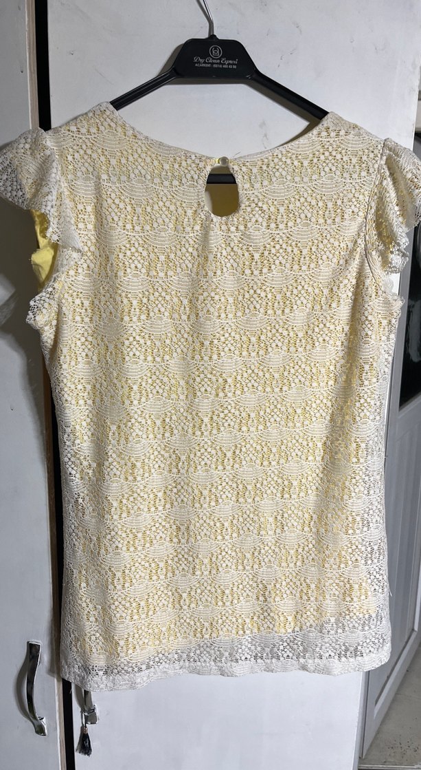 Dantel Detaylı Sarı Kısa Kollu Bluz - Görsel 3