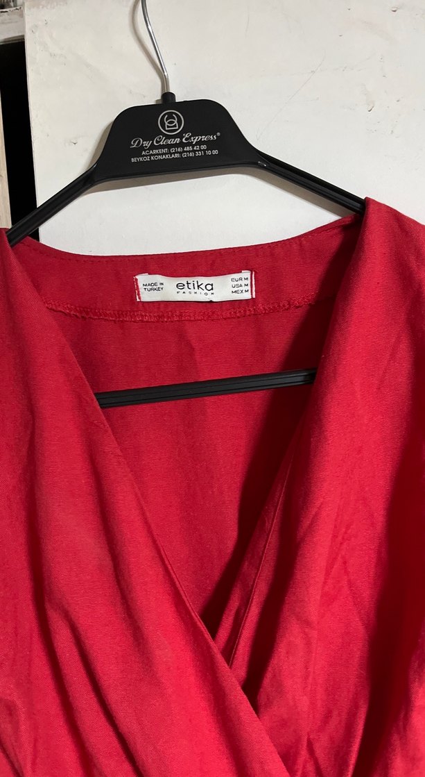 Kırmızı V Yakalı Midi Keten Elbise - Görsel 3