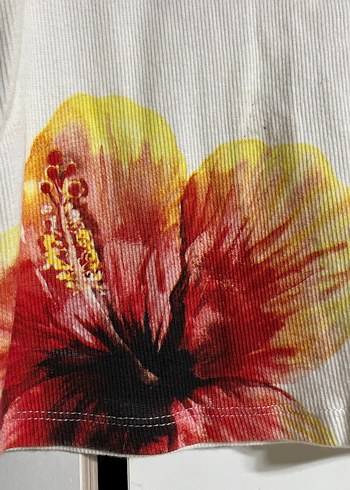 Çiçek Baskılı Beyaz Kadın Atlet - Görsel 2