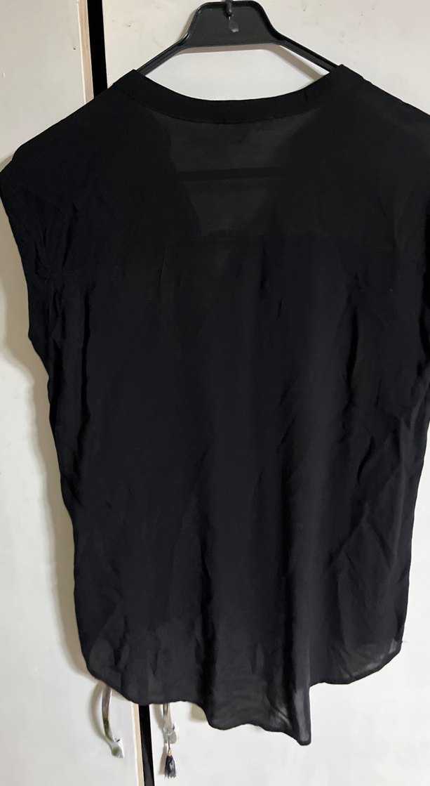 Kadın Siyah V Yaka Kolsuz Bluz - Görsel 3