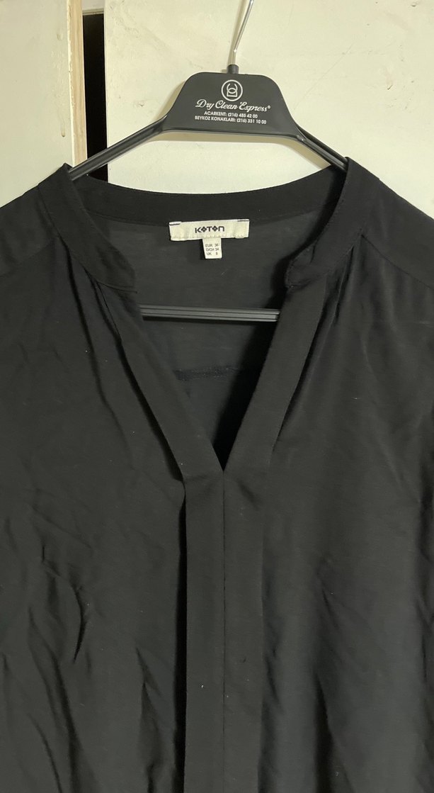 Kadın Siyah V Yaka Kolsuz Bluz - Görsel 2