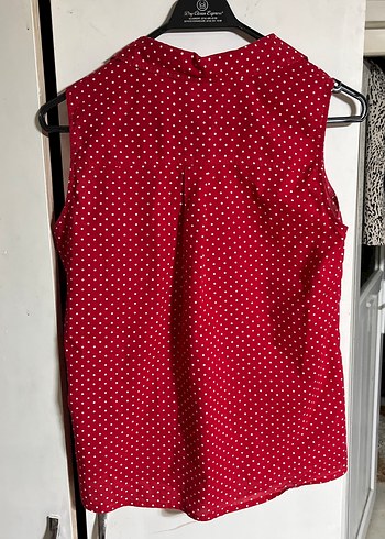 Kırmızı Puantiyeli Kolsuz Gömlek - Görsel 4