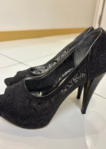 Siyah Dantel Desenli İnce Topuklu Kadın Ayakkabı - Görsel 6