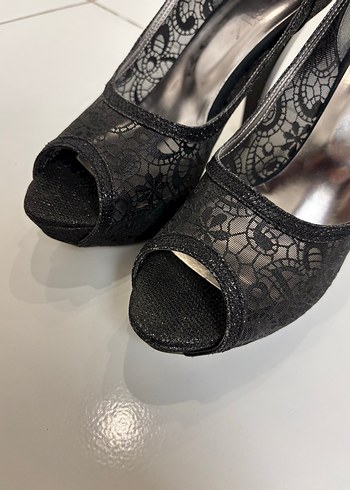 Siyah Dantel Desenli İnce Topuklu Kadın Ayakkabı - Görsel 5