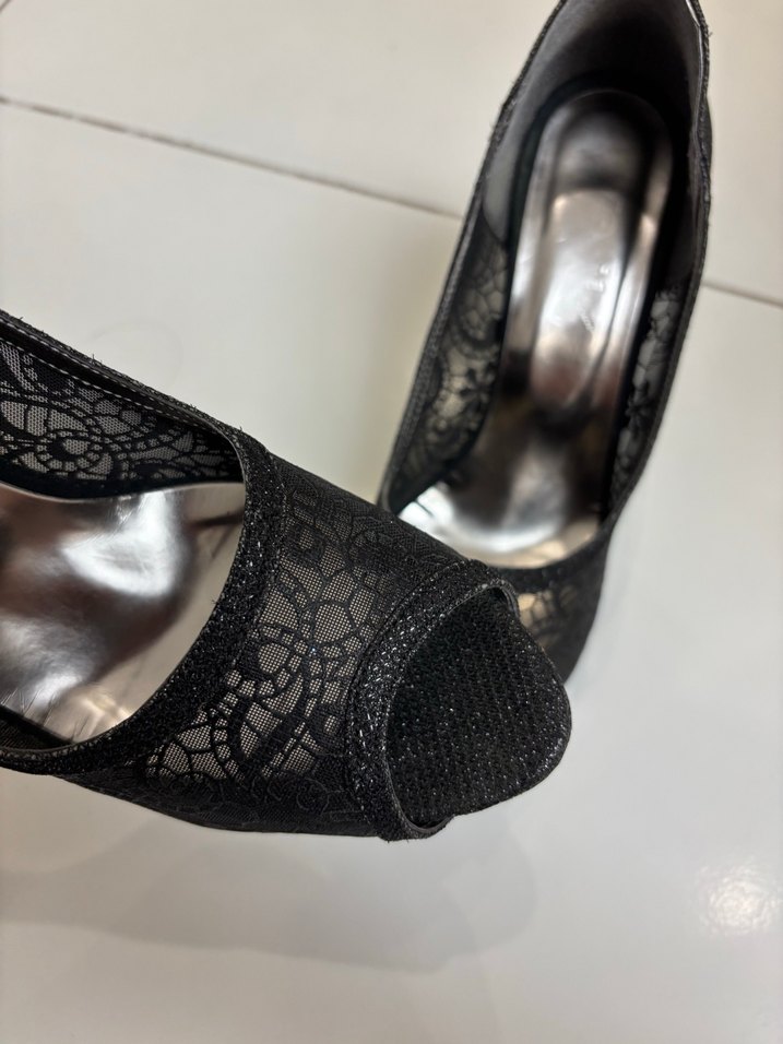 Siyah Dantel Desenli İnce Topuklu Kadın Ayakkabı - Görsel 4