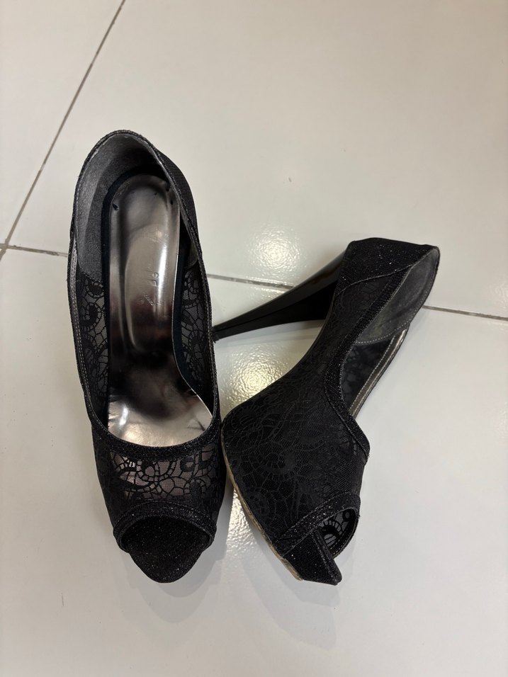 Siyah Dantel Desenli İnce Topuklu Kadın Ayakkabı - Görsel 3