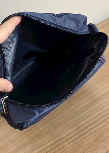 Beden lacivert Renk Mor Şeritli Evrak Çantası