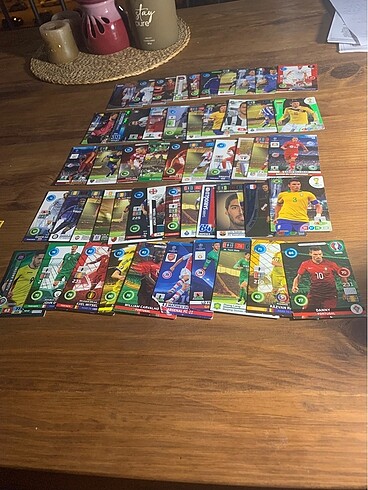 Fifa kartları ve sporcu figürü
