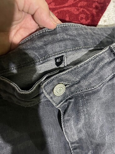 46 Beden gri Renk Trendyol milla 46 beden boru paça yırtık jean