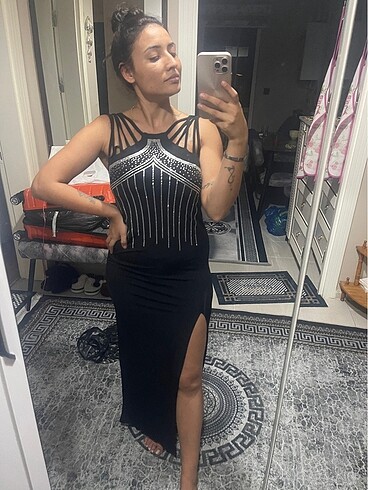 taslı siyah penye elbise vücudu sarıyor L beden ama M bedene de 