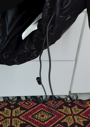 Siyah Kapüşonlu Kadın Kış Montu - Görsel 8