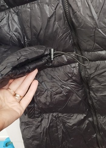 Siyah Kapüşonlu Kadın Kış Montu - Görsel 7