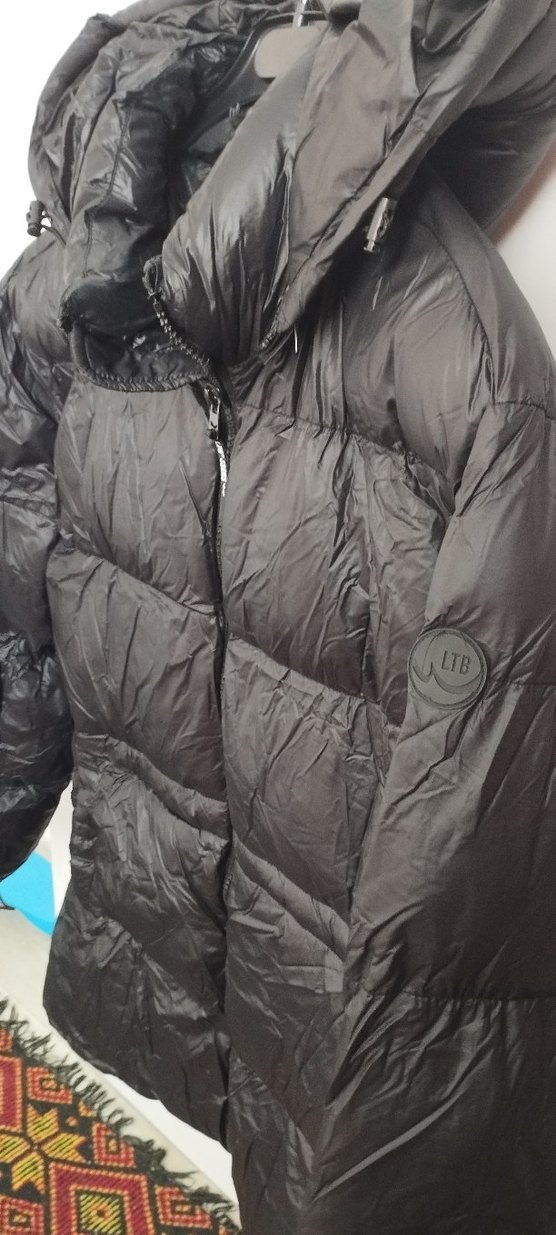 Siyah Kapüşonlu Kadın Kış Montu - Görsel 5