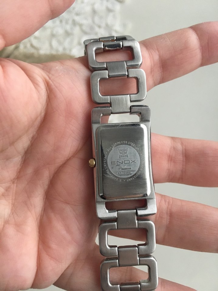 Kadın Gri ve Altın Renk Modern Klasik Saat - Görsel 3