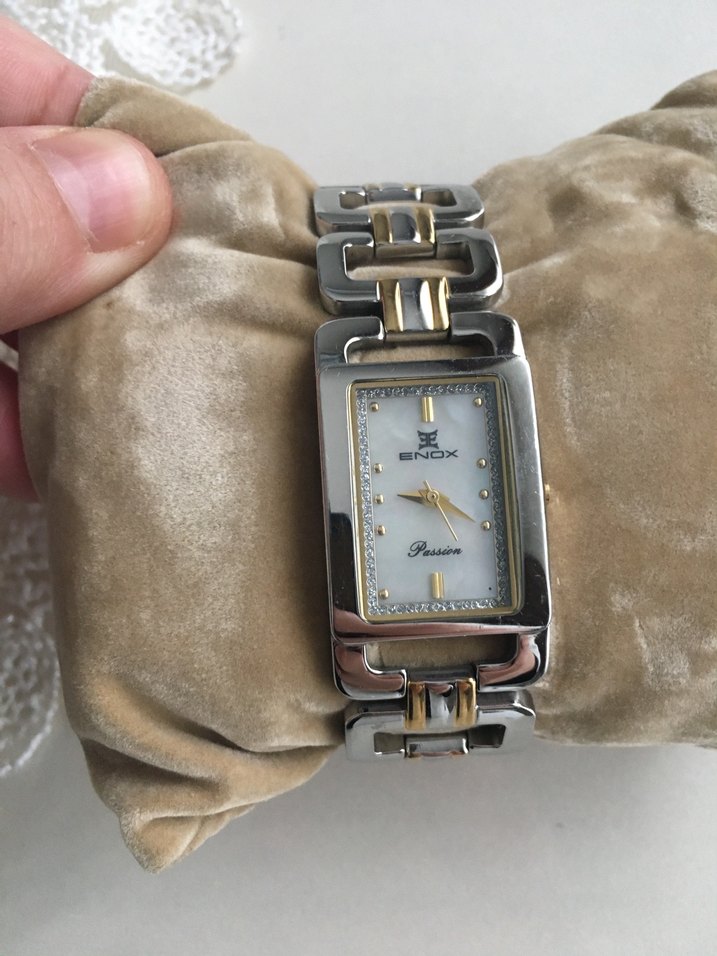 Kadın Gri ve Altın Renk Modern Klasik Saat - Görsel 2