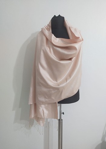 Bej Parlak Kadın Saten Şal - Görsel 9