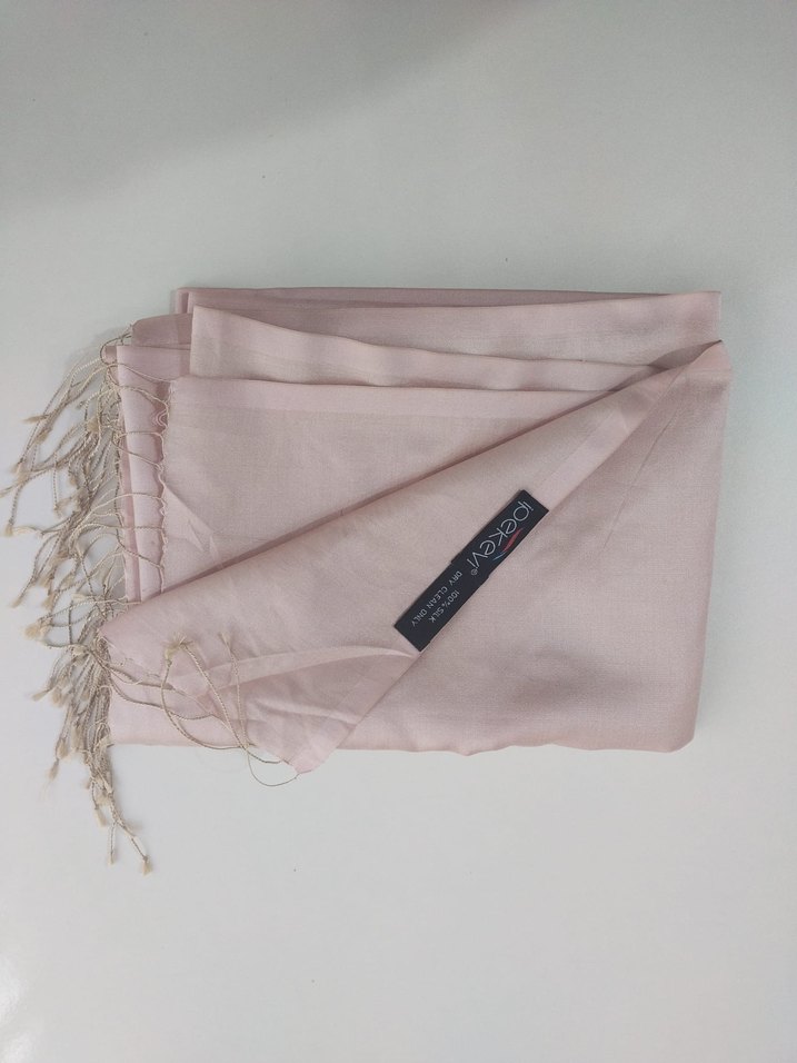 Bej Parlak Kadın Saten Şal - Görsel 3