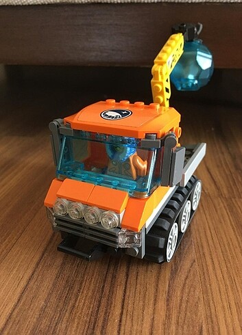Beden LEGO vinçli araba