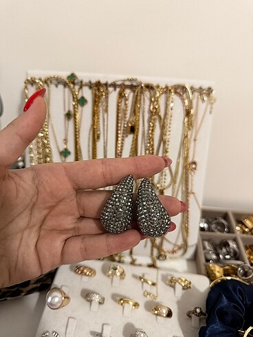 Küpe taşlı