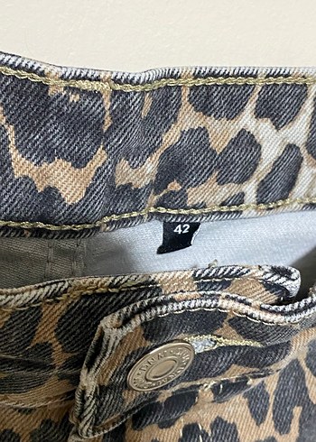 Leopar Desenli Kemerli Kadın Denim Pantolon - Görsel 2