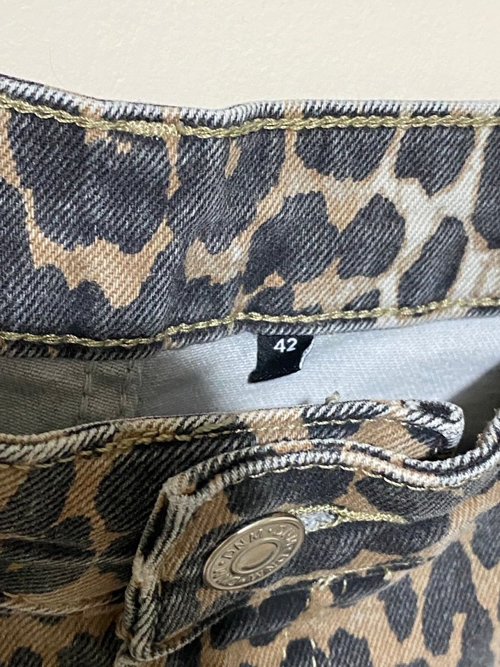 Leopar Desenli Kemerli Kadın Denim Pantolon - Görsel 2