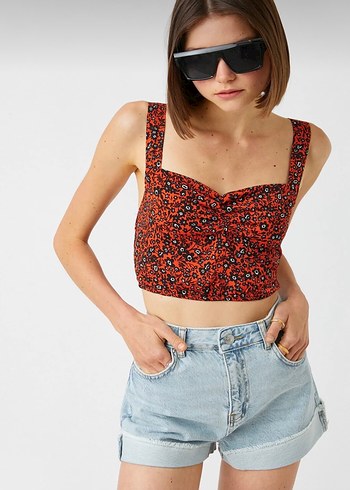 Koton Askılı Kalp Yaka Kırmızı Siyah Çiçek Desenli Bluz - Görsel 2