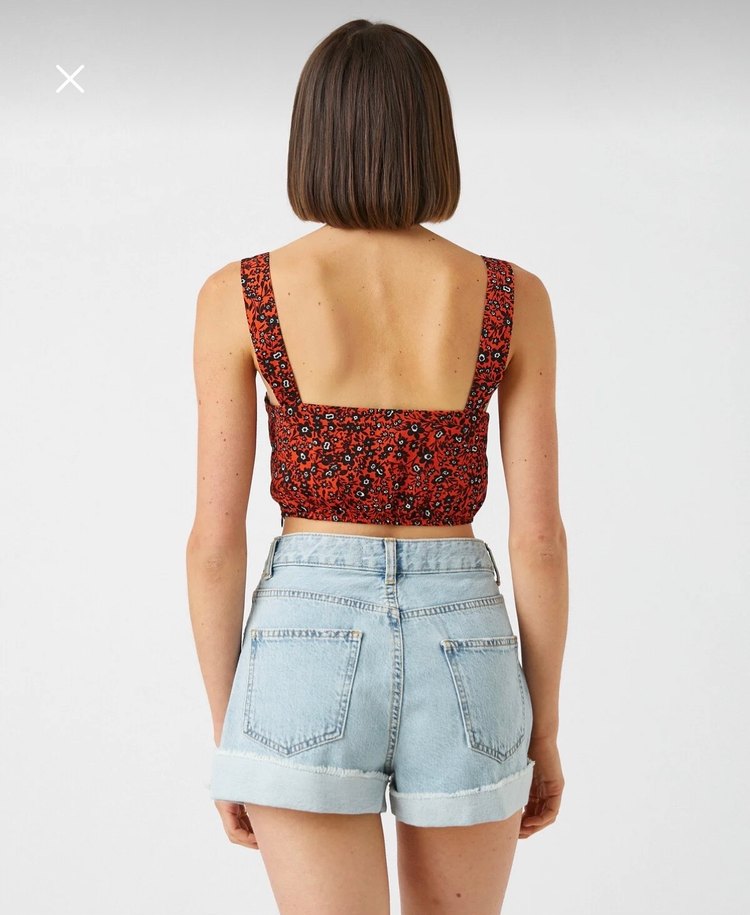 Koton Askılı Kalp Yaka Kırmızı Siyah Çiçek Desenli Bluz - Görsel 4