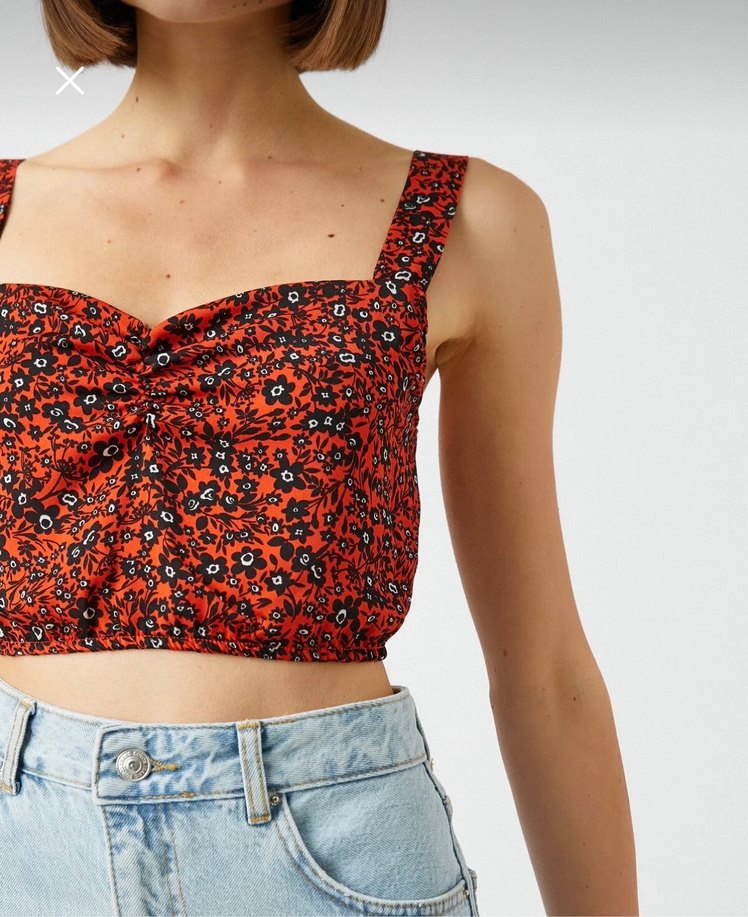 Koton Askılı Kalp Yaka Kırmızı Siyah Çiçek Desenli Bluz - Görsel 5