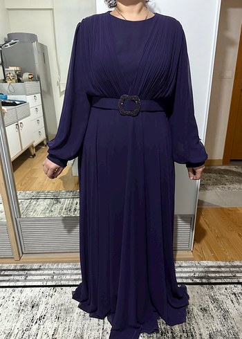 Mor Drapeli Kemerli Tesettür Büyük Beden Abiye Elbise - Görsel 4